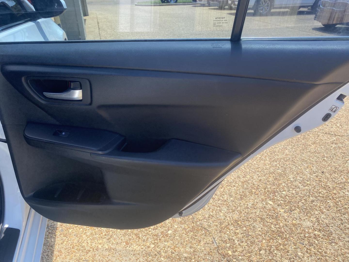 2016 WHITE TOYOTA CAMRY SE (4T1BF1FK8GU) , located at 922 W. Beacon St., Philadelphia, MS, 39350, (601) 650-3675, 32.770447, -89.127151 - Photo#15