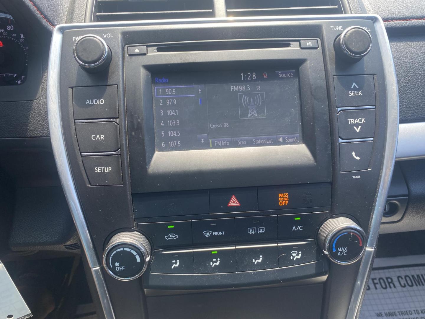 2016 WHITE TOYOTA CAMRY SE (4T1BF1FK8GU) , located at 922 W. Beacon St., Philadelphia, MS, 39350, (601) 650-3675, 32.770447, -89.127151 - Photo#17