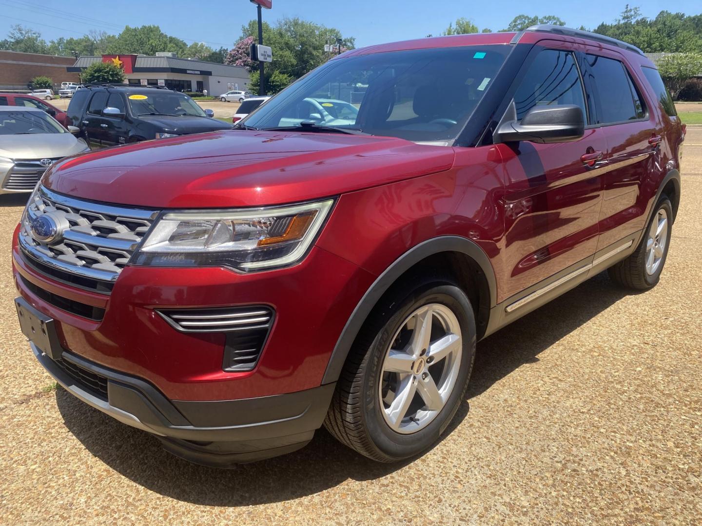 2018 RED FORD EXPLORER XLT (1FM5K7D88JG) , located at 922 W. Beacon St., Philadelphia, MS, 39350, (601) 650-3675, 32.770447, -89.127151 - Photo#2