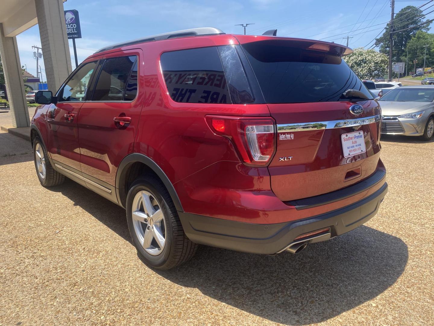 2018 RED FORD EXPLORER XLT (1FM5K7D88JG) , located at 922 W. Beacon St., Philadelphia, MS, 39350, (601) 650-3675, 32.770447, -89.127151 - Photo#3