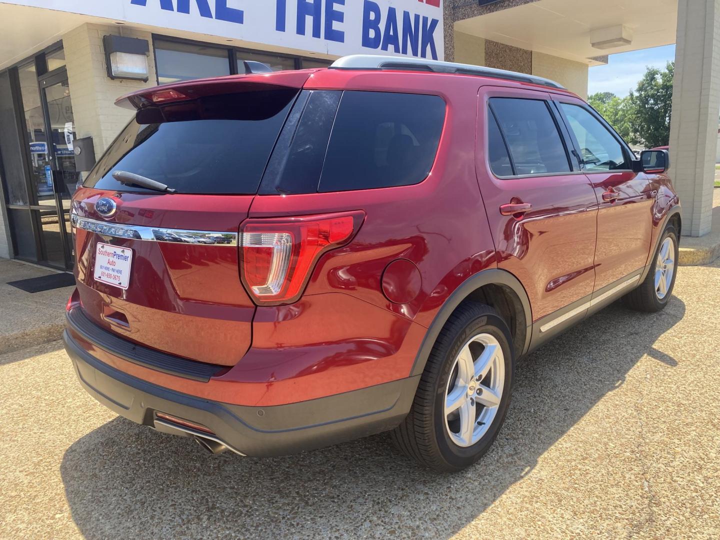 2018 RED FORD EXPLORER XLT (1FM5K7D88JG) , located at 922 W. Beacon St., Philadelphia, MS, 39350, (601) 650-3675, 32.770447, -89.127151 - Photo#5