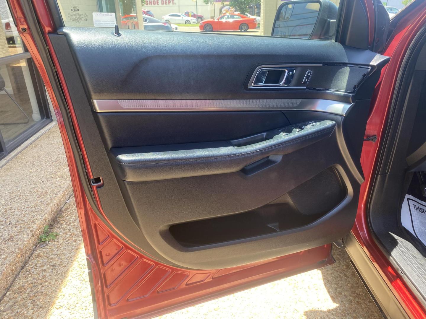 2018 RED FORD EXPLORER XLT (1FM5K7D88JG) , located at 922 W. Beacon St., Philadelphia, MS, 39350, (601) 650-3675, 32.770447, -89.127151 - Photo#8