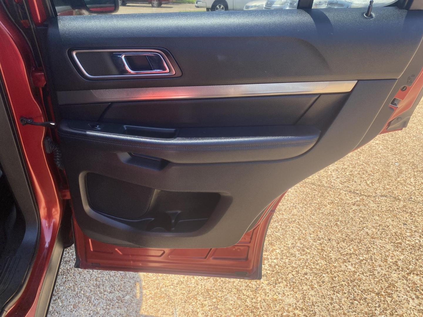 2018 RED FORD EXPLORER XLT (1FM5K7D88JG) , located at 922 W. Beacon St., Philadelphia, MS, 39350, (601) 650-3675, 32.770447, -89.127151 - Photo#15