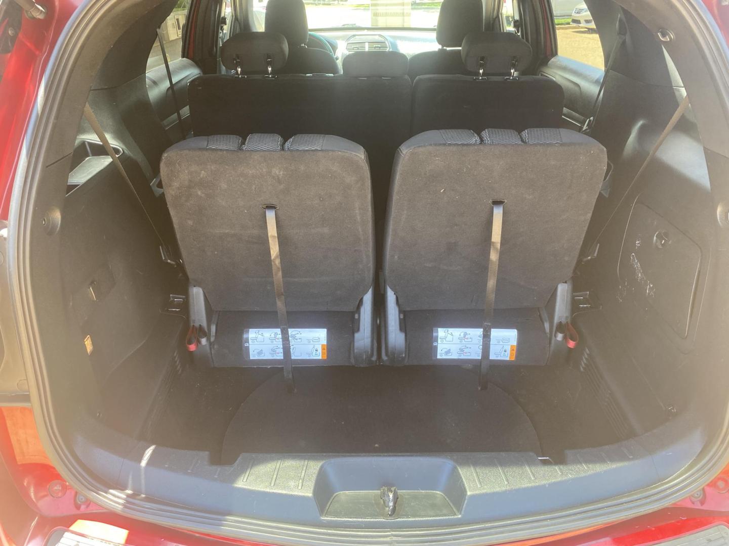 2018 RED FORD EXPLORER XLT (1FM5K7D88JG) , located at 922 W. Beacon St., Philadelphia, MS, 39350, (601) 650-3675, 32.770447, -89.127151 - Photo#19