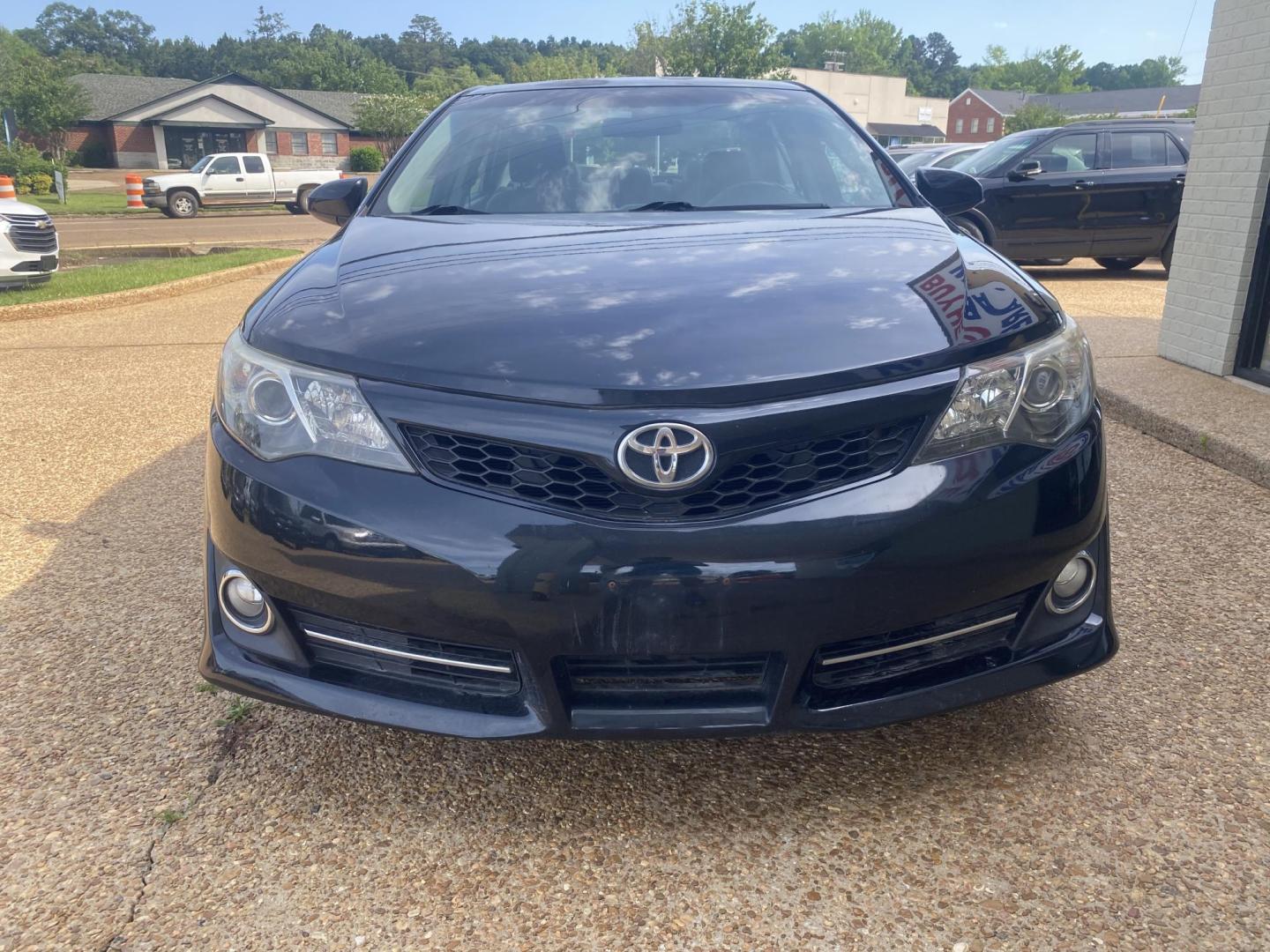 2013 BLUE TOYOTA CAMRY SE (4T1BF1FK5DU) , located at 922 W. Beacon St., Philadelphia, MS, 39350, (601) 650-3675, 32.770447, -89.127151 - Photo#1