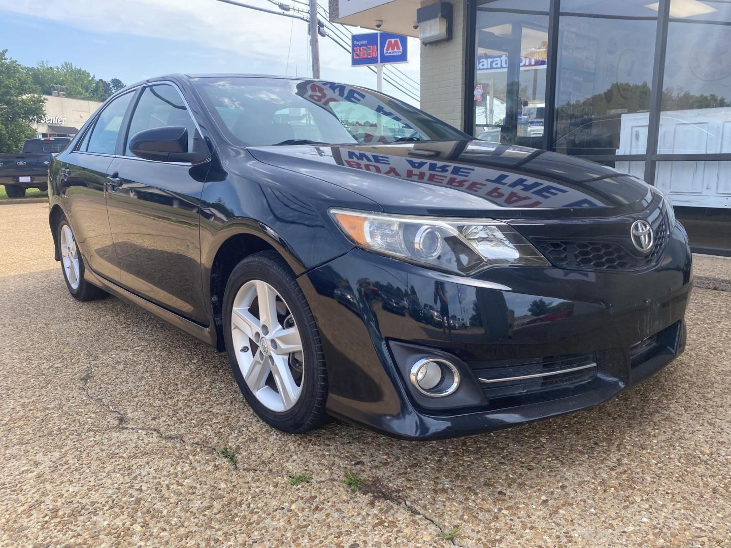 2013 BLUE TOYOTA CAMRY SE (4T1BF1FK5DU) , located at 922 W. Beacon St., Philadelphia, MS, 39350, (601) 650-3675, 32.770447, -89.127151 - Photo#0