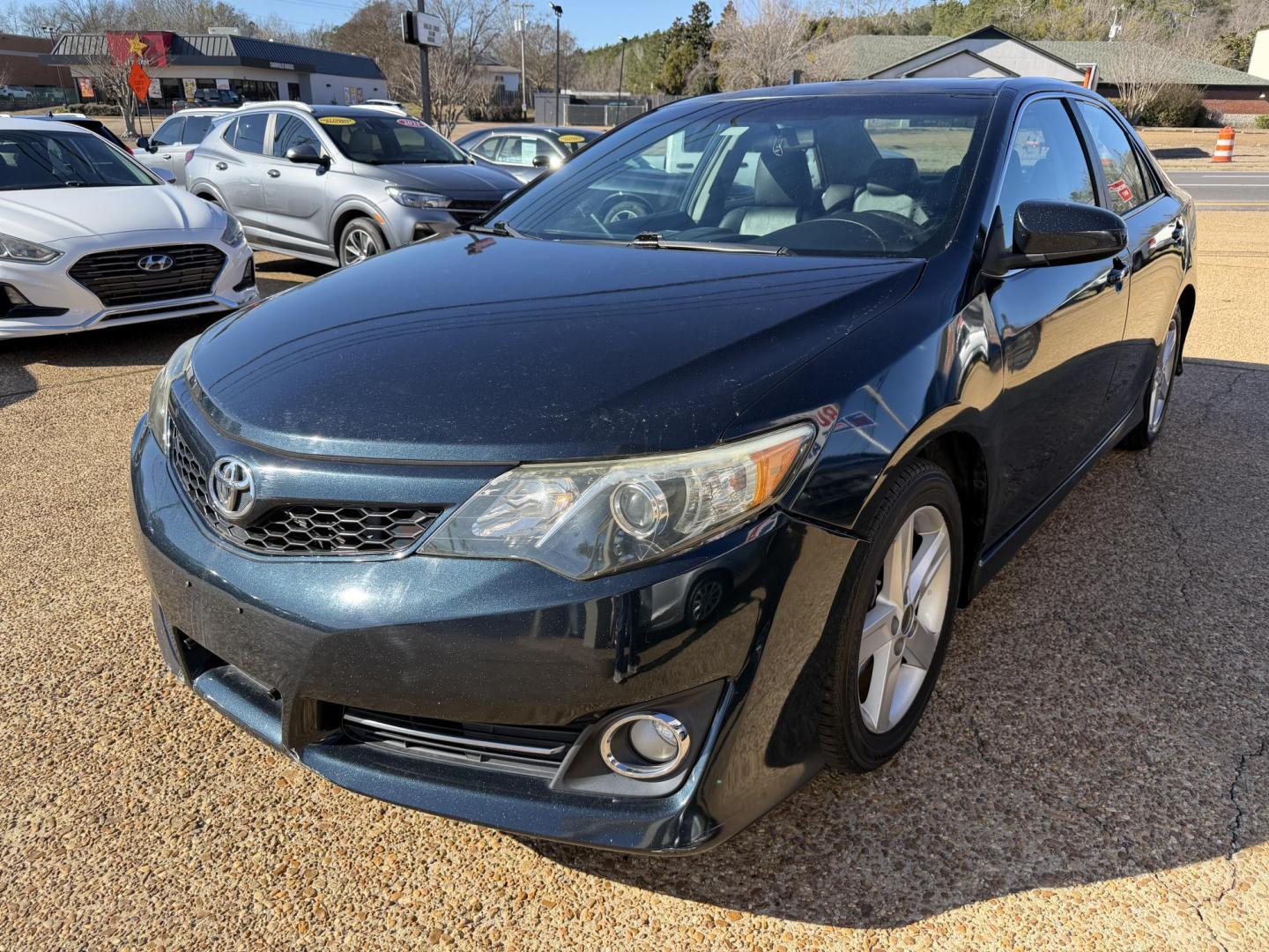 2013 BLUE TOYOTA CAMRY SE (4T1BF1FK5DU) , located at 922 W. Beacon St., Philadelphia, MS, 39350, (601) 650-3675, 32.770447, -89.127151 - Photo#2