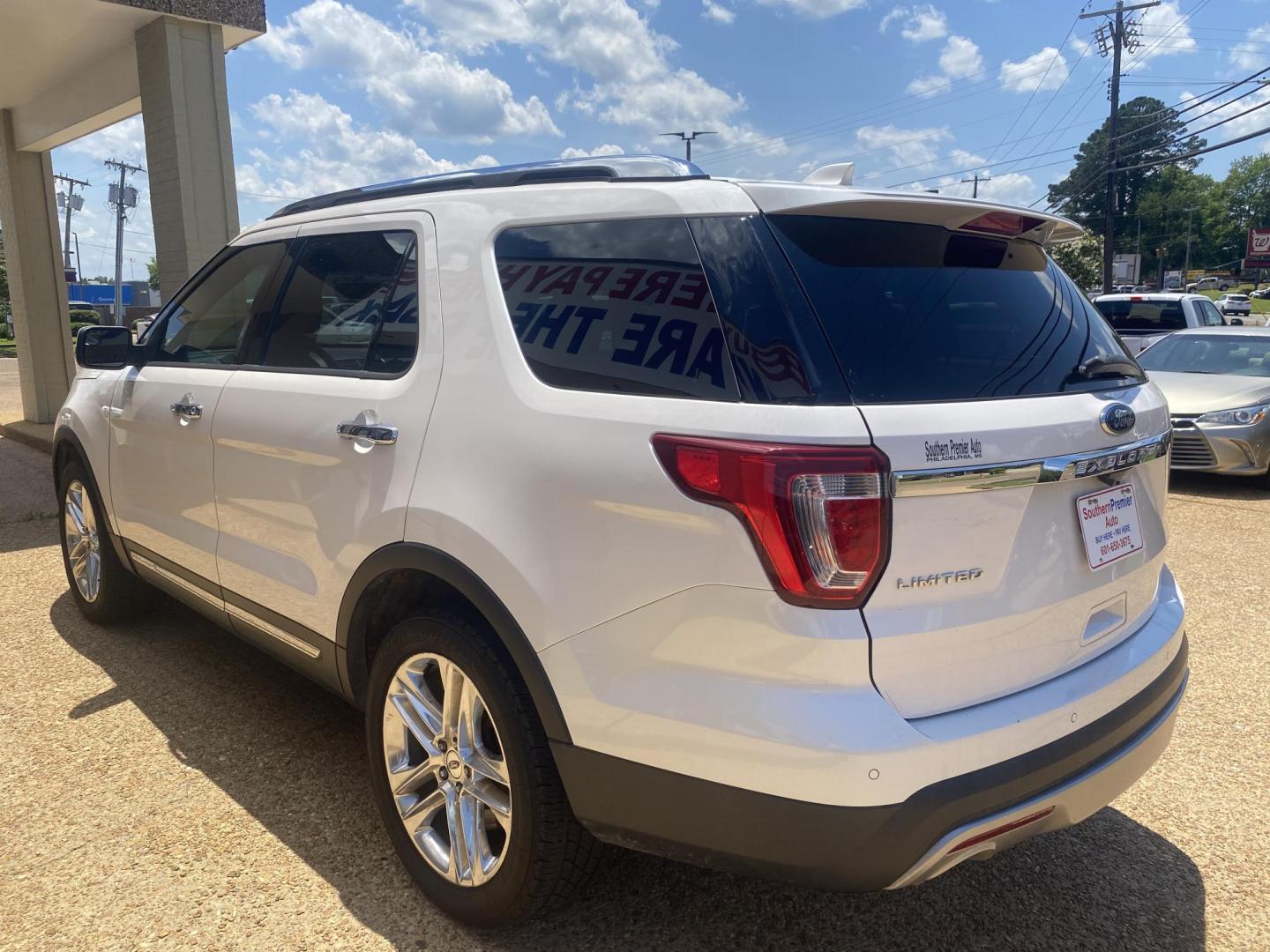 2017 WHITE FORD EXPLORER LIMITED (1FM5K7F84HG) , located at 922 W. Beacon St., Philadelphia, MS, 39350, (601) 650-3675, 32.770447, -89.127151 - Photo#3