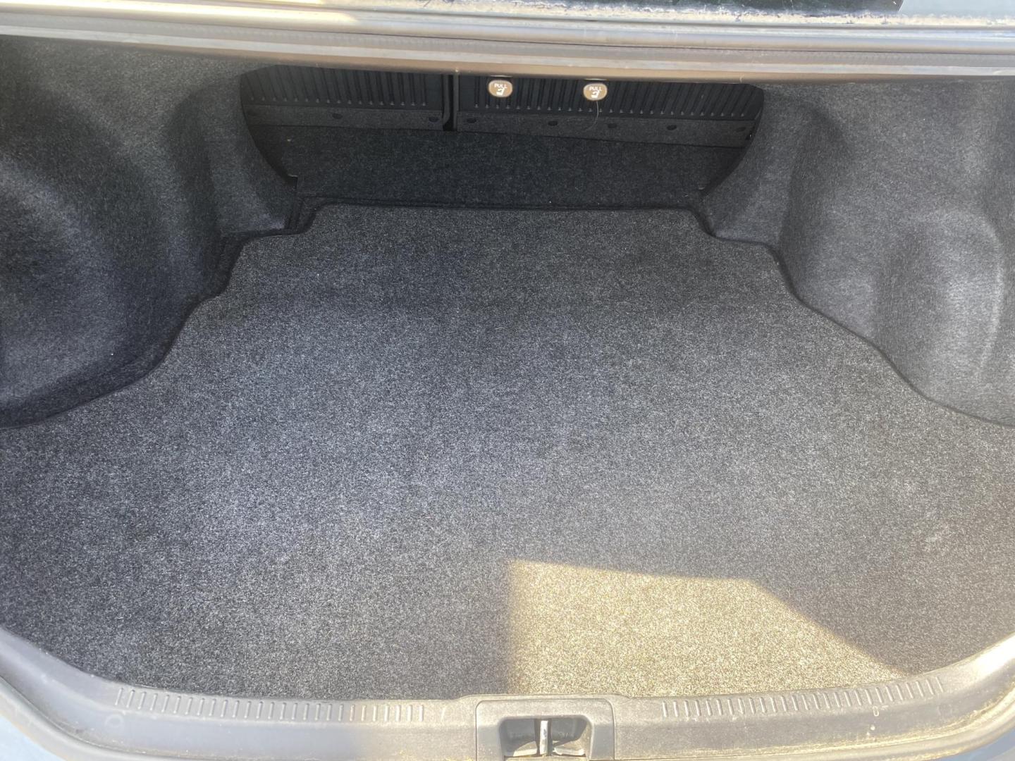 2014 GREY TOYOTA CAMRY SE (4T1BF1FK9EU) , located at 922 W. Beacon St., Philadelphia, MS, 39350, (601) 650-3675, 32.770447, -89.127151 - Photo#19