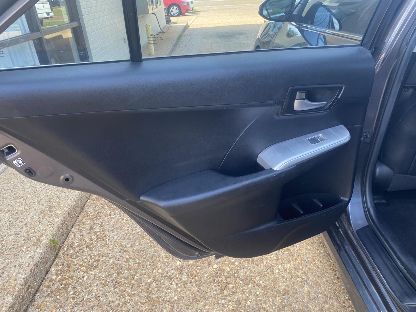 2014 GREY TOYOTA CAMRY SE (4T1BF1FK9EU) , located at 922 W. Beacon St., Philadelphia, MS, 39350, (601) 650-3675, 32.770447, -89.127151 - Photo#12