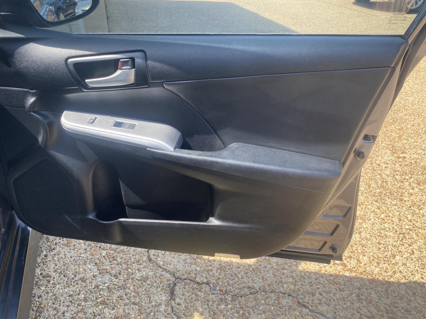 2014 GREY TOYOTA CAMRY SE (4T1BF1FK9EU) , located at 922 W. Beacon St., Philadelphia, MS, 39350, (601) 650-3675, 32.770447, -89.127151 - Photo#11