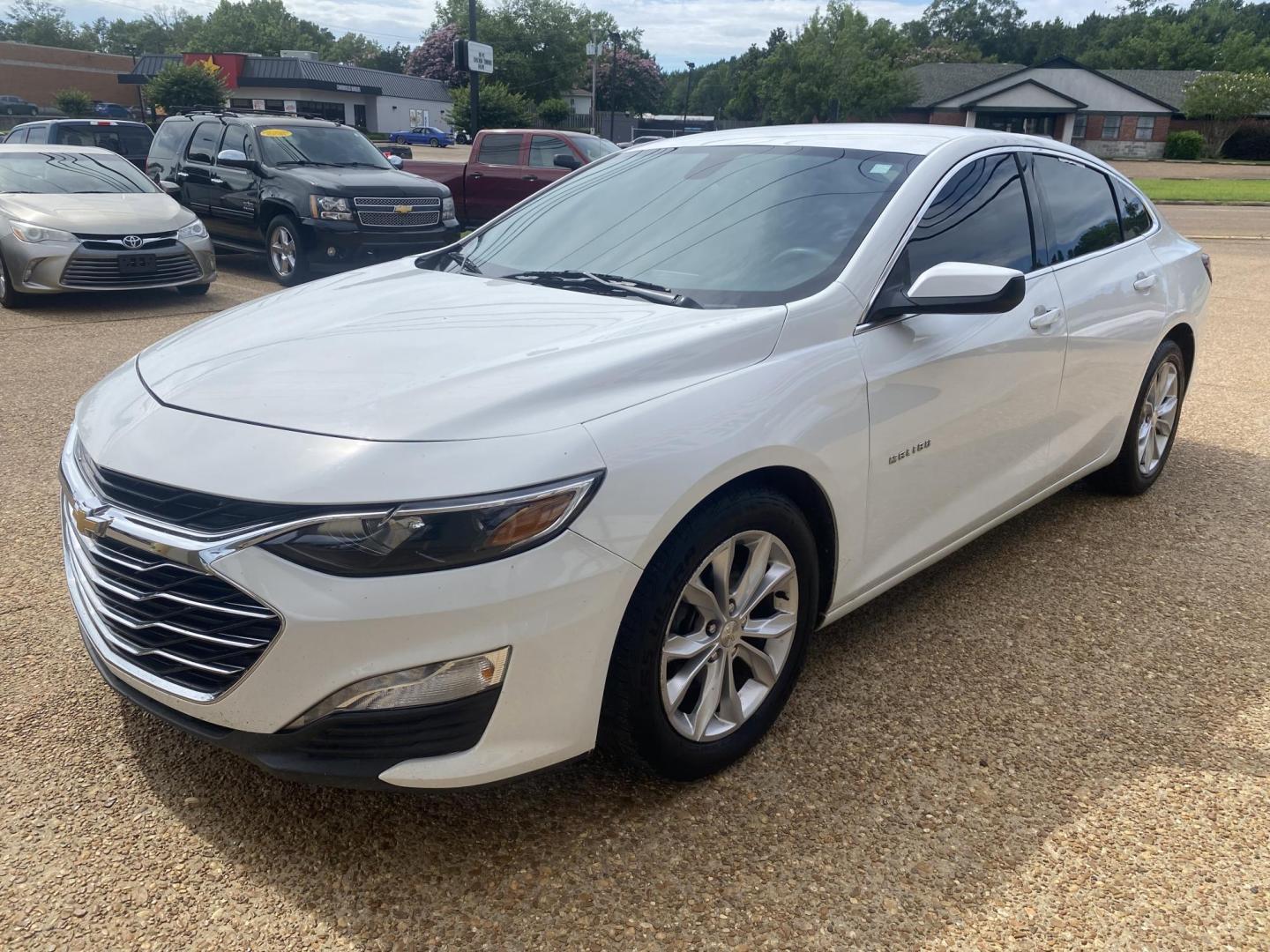 2019 WHITE CHEVROLET MALIBU LT (2FL) (1G1ZD5ST9KF) , located at 922 W. Beacon St., Philadelphia, MS, 39350, (601) 650-3675, 32.770447, -89.127151 - Photo#2