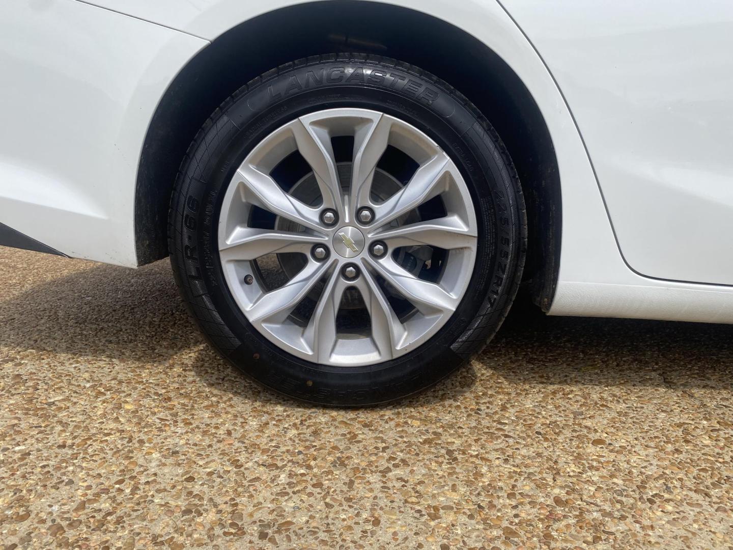 2019 WHITE CHEVROLET MALIBU LT (2FL) (1G1ZD5ST9KF) , located at 922 W. Beacon St., Philadelphia, MS, 39350, (601) 650-3675, 32.770447, -89.127151 - Photo#7