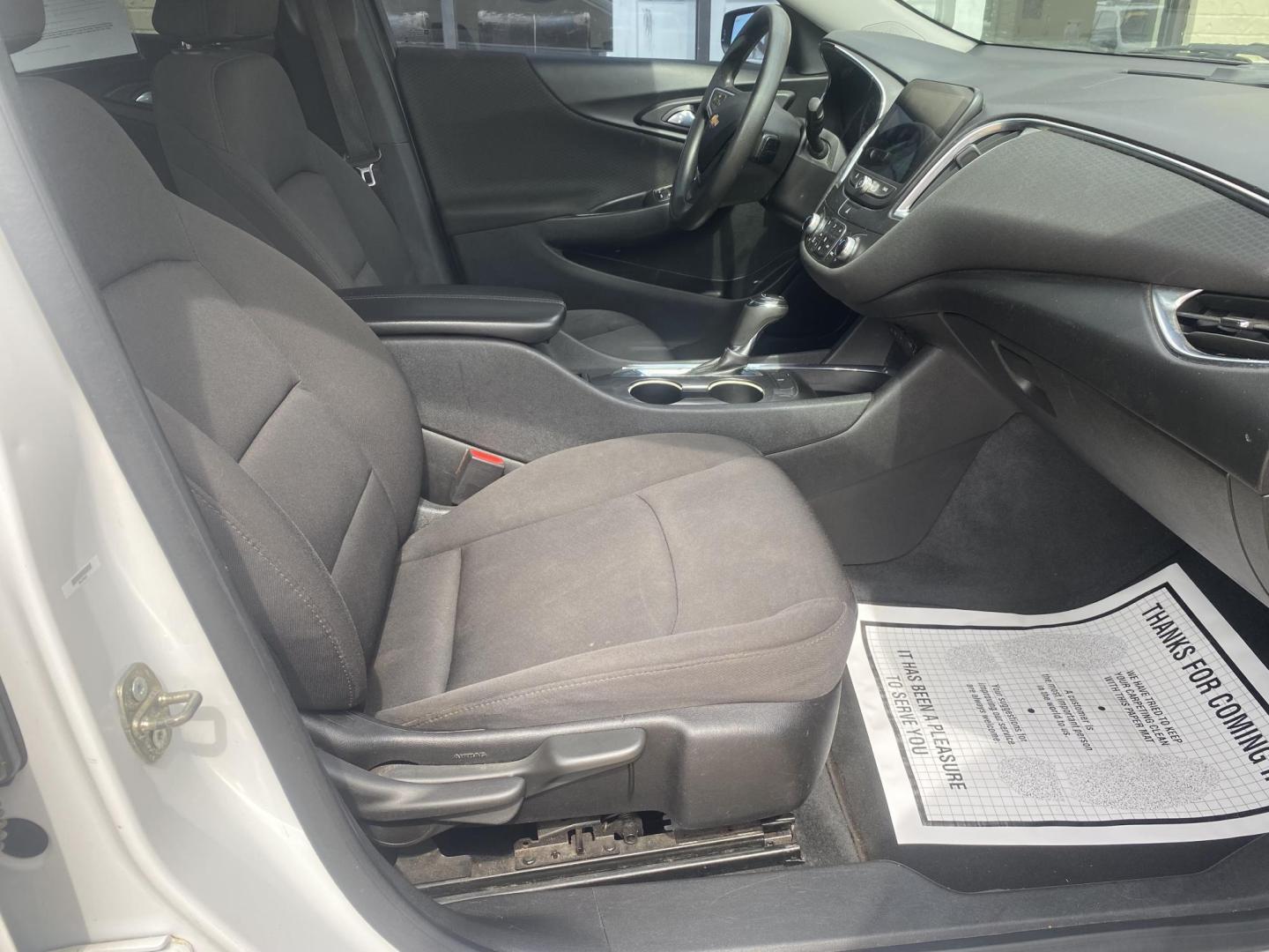 2019 WHITE CHEVROLET MALIBU LT (2FL) (1G1ZD5ST9KF) , located at 922 W. Beacon St., Philadelphia, MS, 39350, (601) 650-3675, 32.770447, -89.127151 - Photo#10