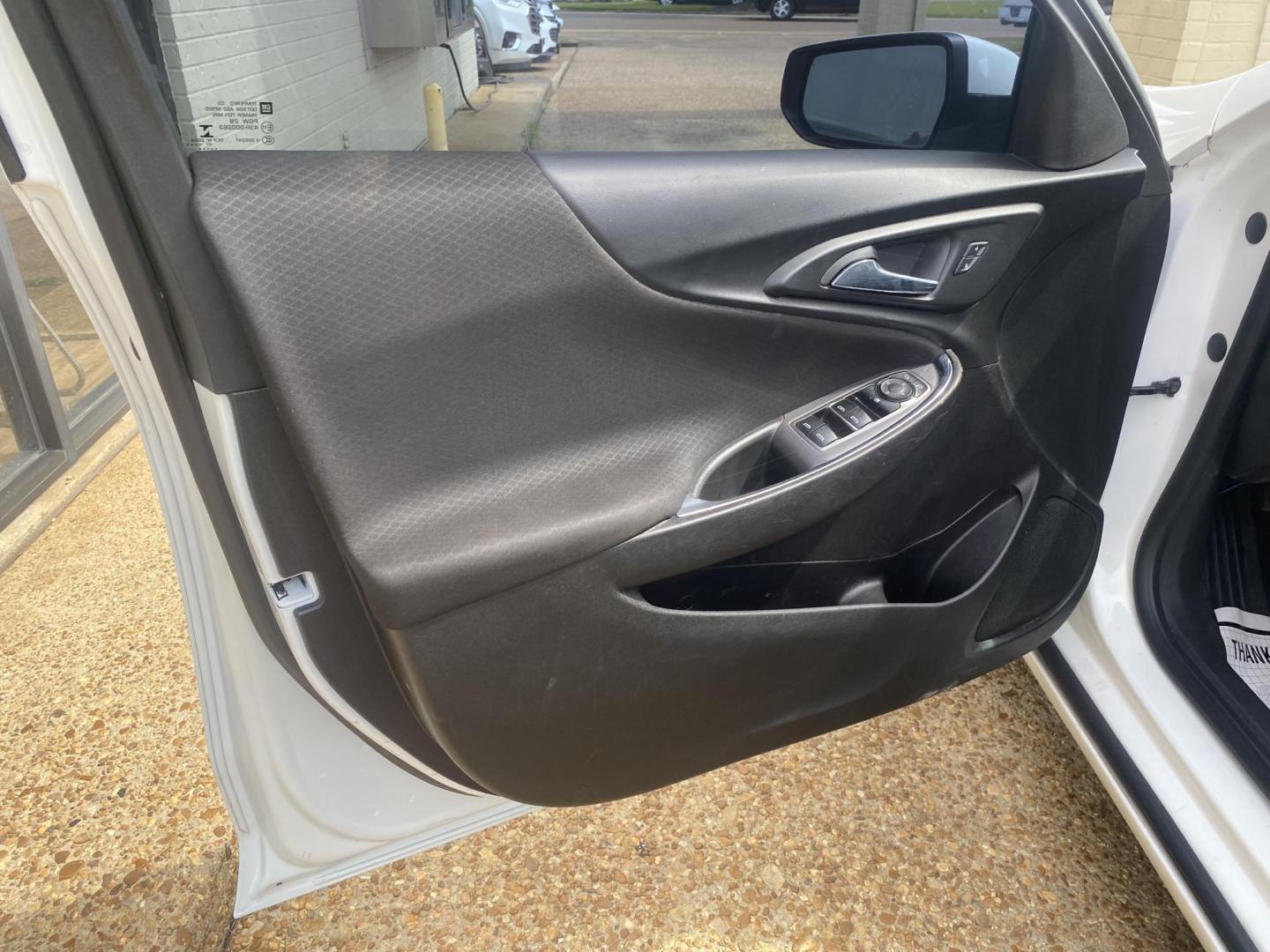 2019 WHITE CHEVROLET MALIBU LT (2FL) (1G1ZD5ST9KF) , located at 922 W. Beacon St., Philadelphia, MS, 39350, (601) 650-3675, 32.770447, -89.127151 - Photo#8