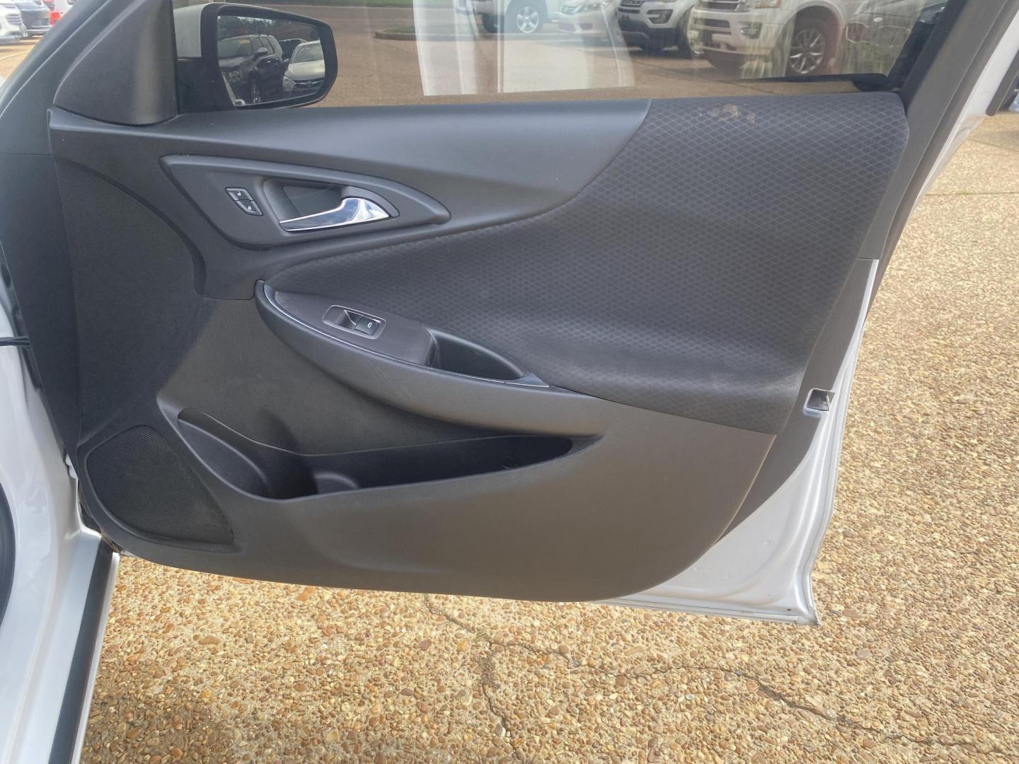 2019 WHITE CHEVROLET MALIBU LT (2FL) (1G1ZD5ST9KF) , located at 922 W. Beacon St., Philadelphia, MS, 39350, (601) 650-3675, 32.770447, -89.127151 - Photo#11