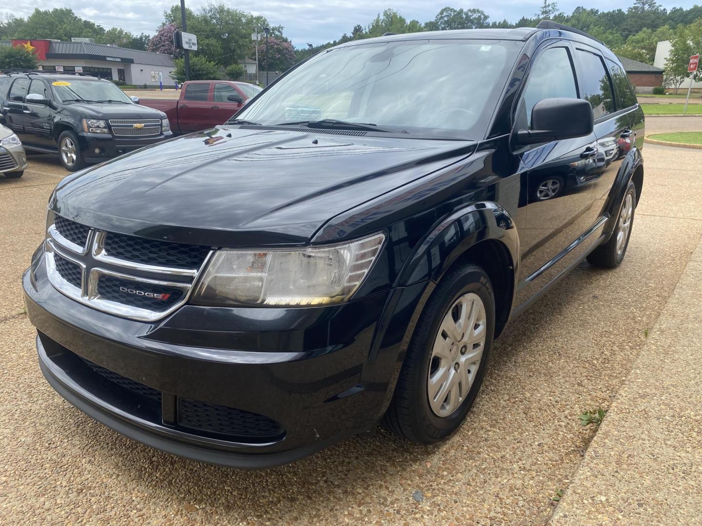 2020 BLACK DODGE JOURNEY SE (3C4PDCABXLT) , located at 922 W. Beacon St., Philadelphia, MS, 39350, (601) 650-3675, 32.770447, -89.127151 - Photo#2