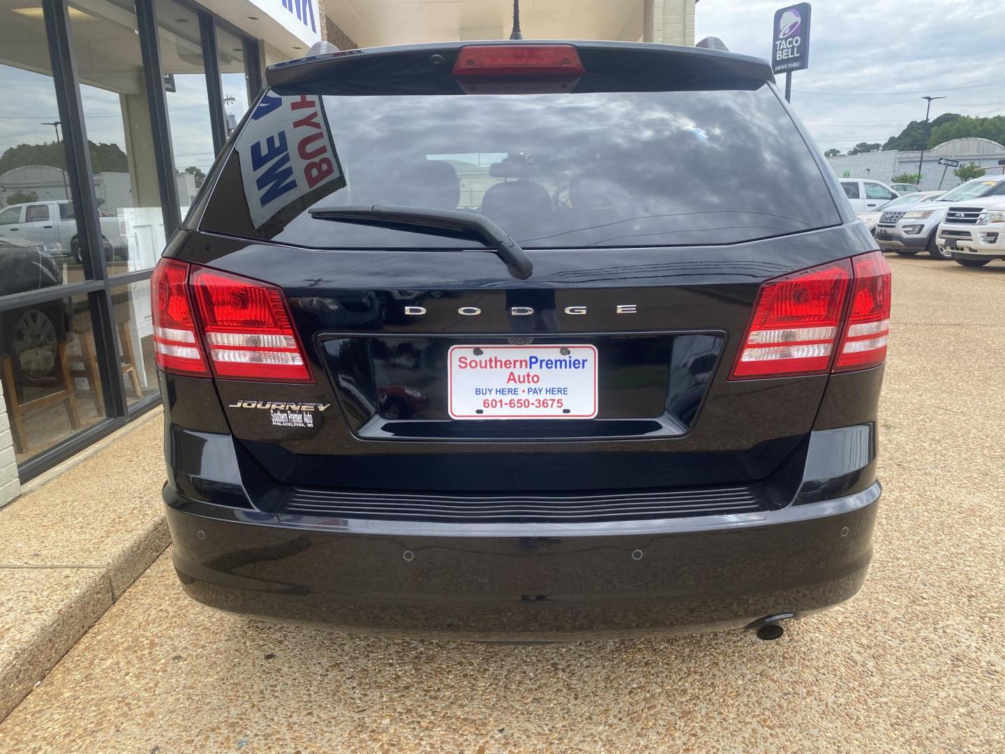 2020 BLACK DODGE JOURNEY SE (3C4PDCABXLT) , located at 922 W. Beacon St., Philadelphia, MS, 39350, (601) 650-3675, 32.770447, -89.127151 - Photo#4