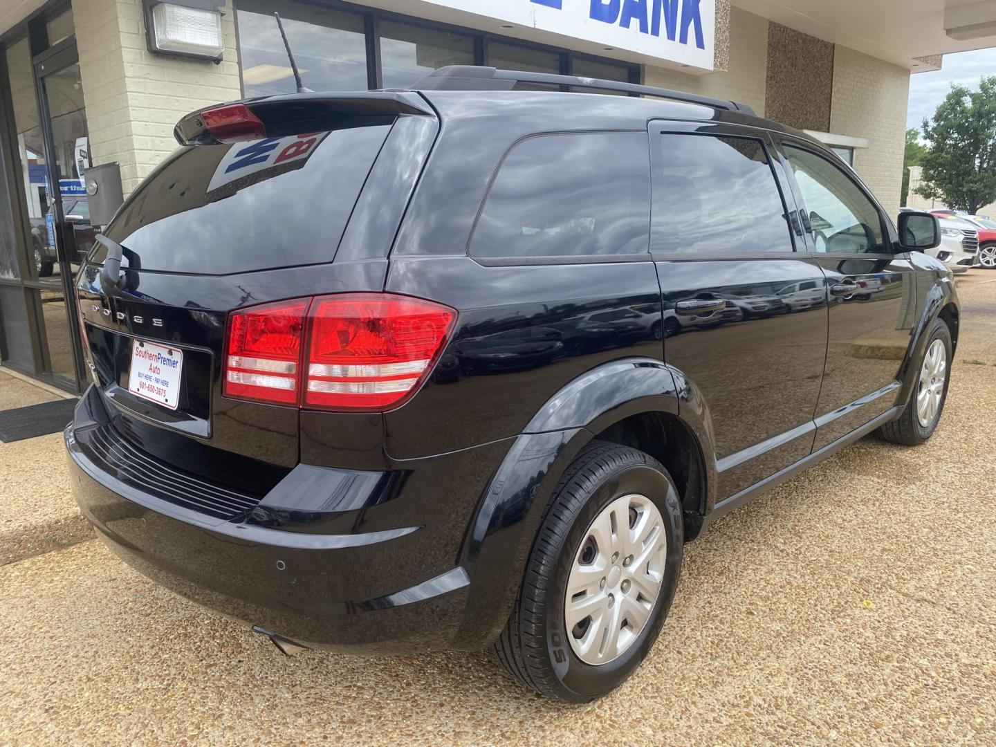 2020 BLACK DODGE JOURNEY SE (3C4PDCABXLT) , located at 922 W. Beacon St., Philadelphia, MS, 39350, (601) 650-3675, 32.770447, -89.127151 - Photo#5