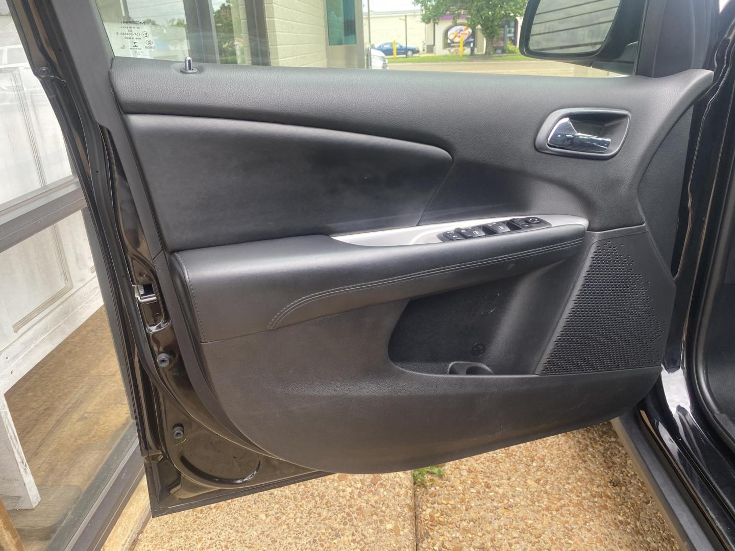 2020 BLACK DODGE JOURNEY SE (3C4PDCABXLT) , located at 922 W. Beacon St., Philadelphia, MS, 39350, (601) 650-3675, 32.770447, -89.127151 - Photo#8