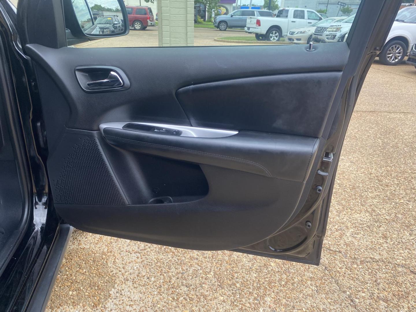 2020 BLACK DODGE JOURNEY SE (3C4PDCABXLT) , located at 922 W. Beacon St., Philadelphia, MS, 39350, (601) 650-3675, 32.770447, -89.127151 - Photo#11