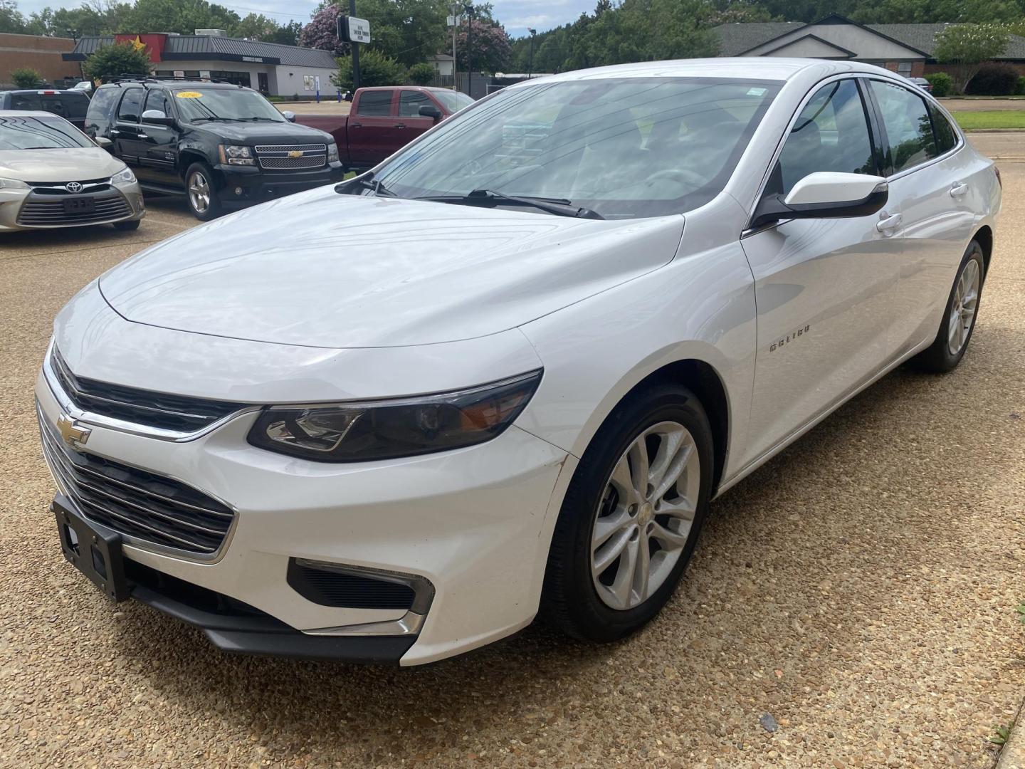2018 WHITE CHEVROLET MALIBU LT (2FL) (1G1ZD5ST3JF) , located at 922 W. Beacon St., Philadelphia, MS, 39350, (601) 650-3675, 32.770447, -89.127151 - Photo#2