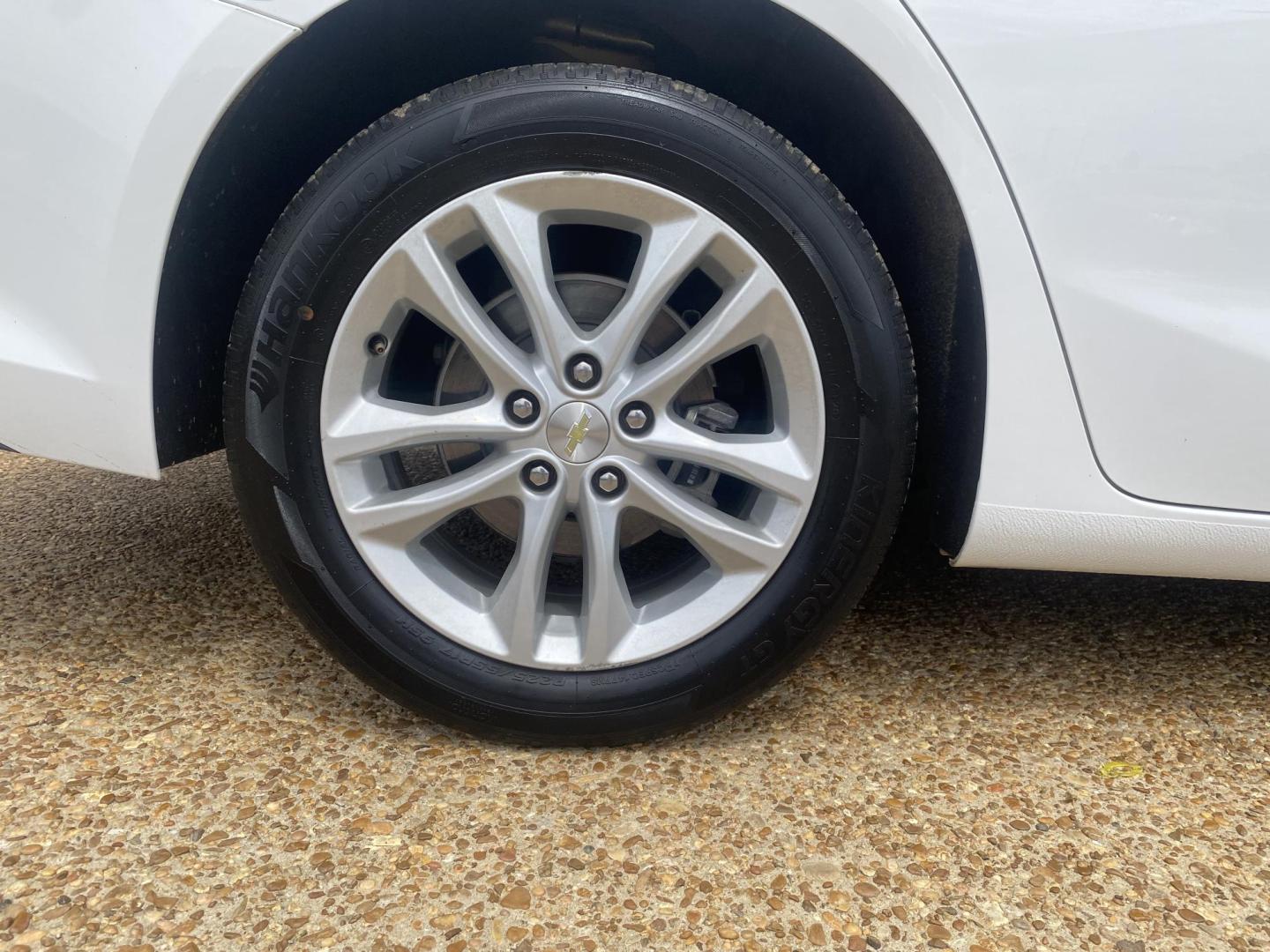 2018 WHITE CHEVROLET MALIBU LT (2FL) (1G1ZD5ST3JF) , located at 922 W. Beacon St., Philadelphia, MS, 39350, (601) 650-3675, 32.770447, -89.127151 - Photo#7