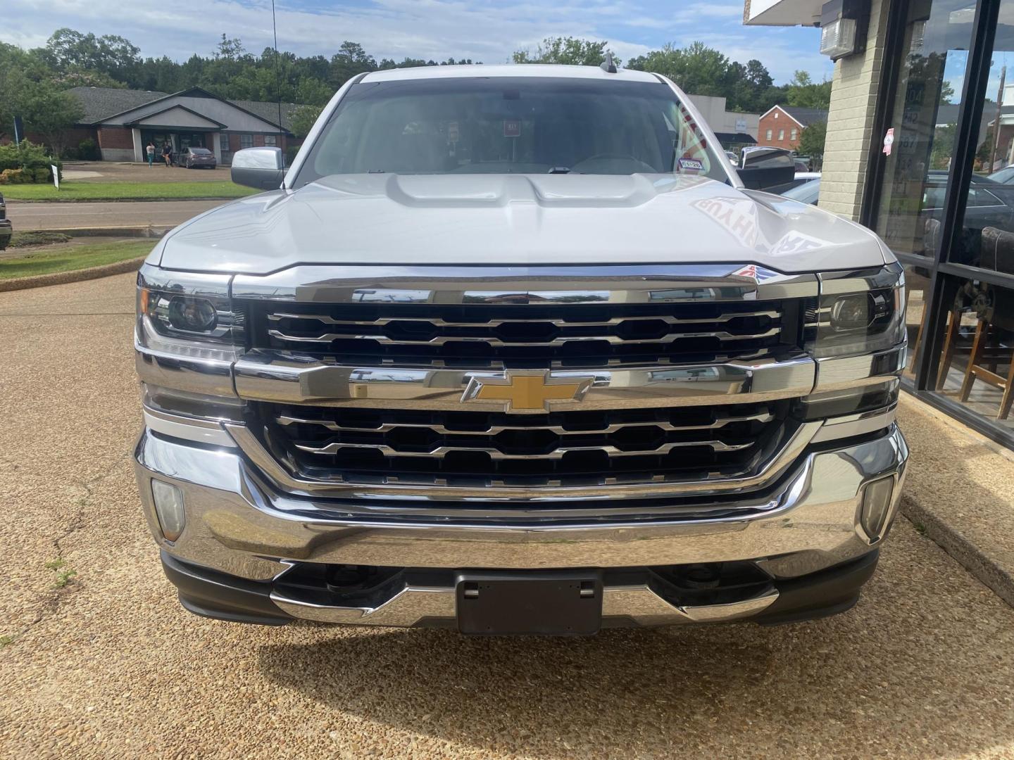 2018 WHITE CHEVROLET SILVERADO LTZ (3GCPCSEC5JG) , located at 922 W. Beacon St., Philadelphia, MS, 39350, (601) 650-3675, 32.770447, -89.127151 - Photo#1