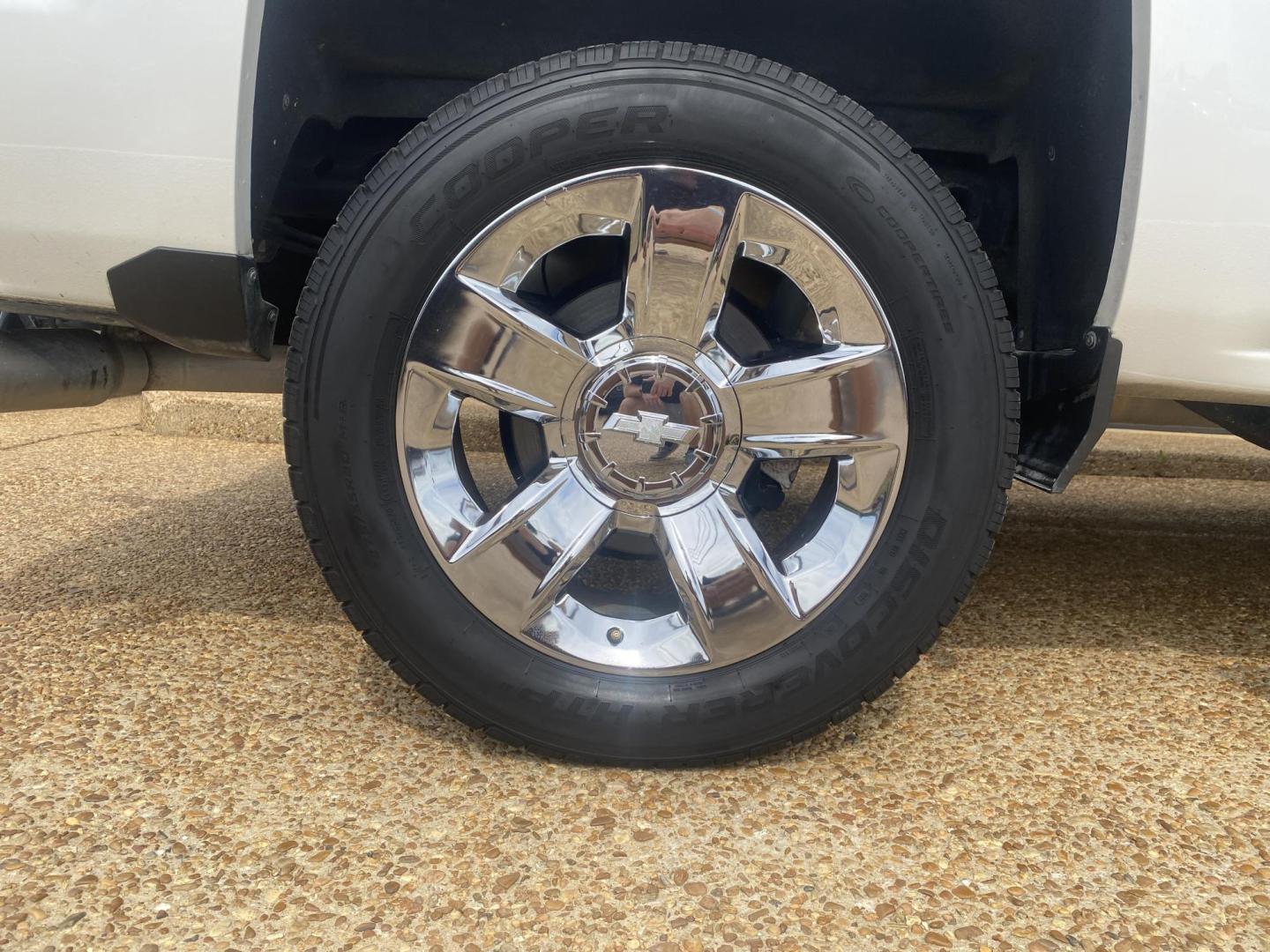 2018 WHITE CHEVROLET SILVERADO LTZ (3GCPCSEC5JG) , located at 922 W. Beacon St., Philadelphia, MS, 39350, (601) 650-3675, 32.770447, -89.127151 - Photo#7