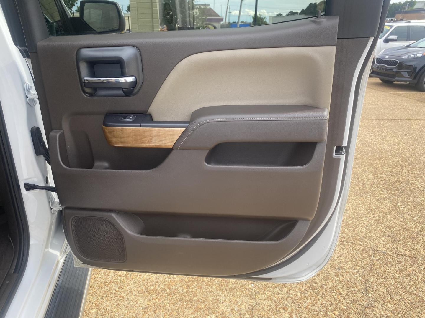 2018 WHITE CHEVROLET SILVERADO LTZ (3GCPCSEC5JG) , located at 922 W. Beacon St., Philadelphia, MS, 39350, (601) 650-3675, 32.770447, -89.127151 - Photo#15