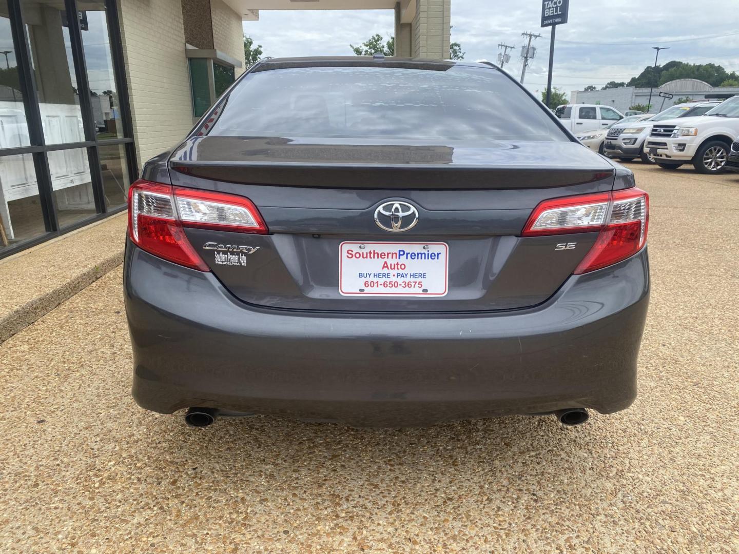 2014 GRAY TOYOTA CAMRY SE (4T1BK1FK4EU) , located at 922 W. Beacon St., Philadelphia, MS, 39350, (601) 650-3675, 32.770447, -89.127151 - Photo#4