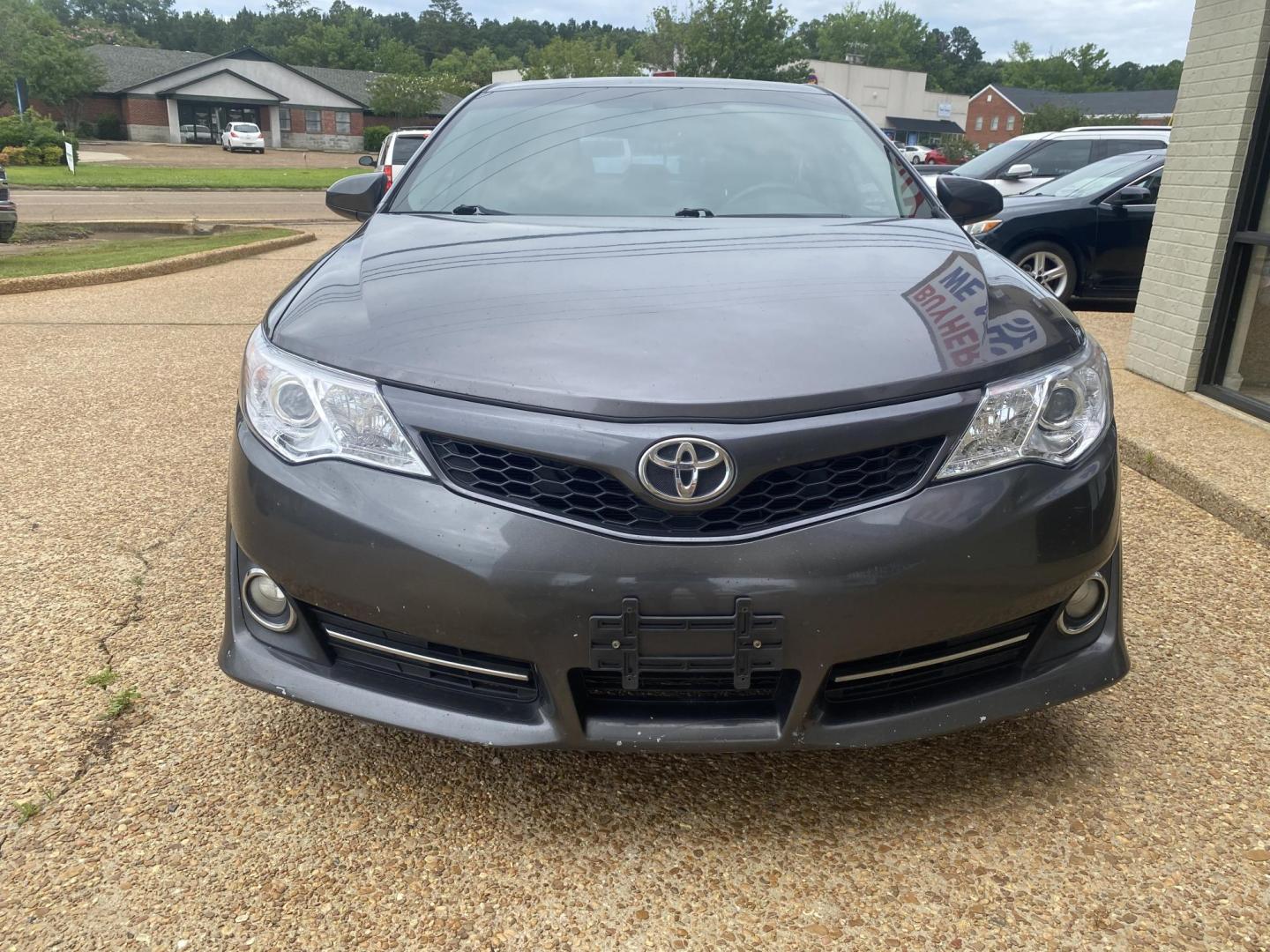 2014 GRAY TOYOTA CAMRY SE (4T1BK1FK4EU) , located at 922 W. Beacon St., Philadelphia, MS, 39350, (601) 650-3675, 32.770447, -89.127151 - Photo#1