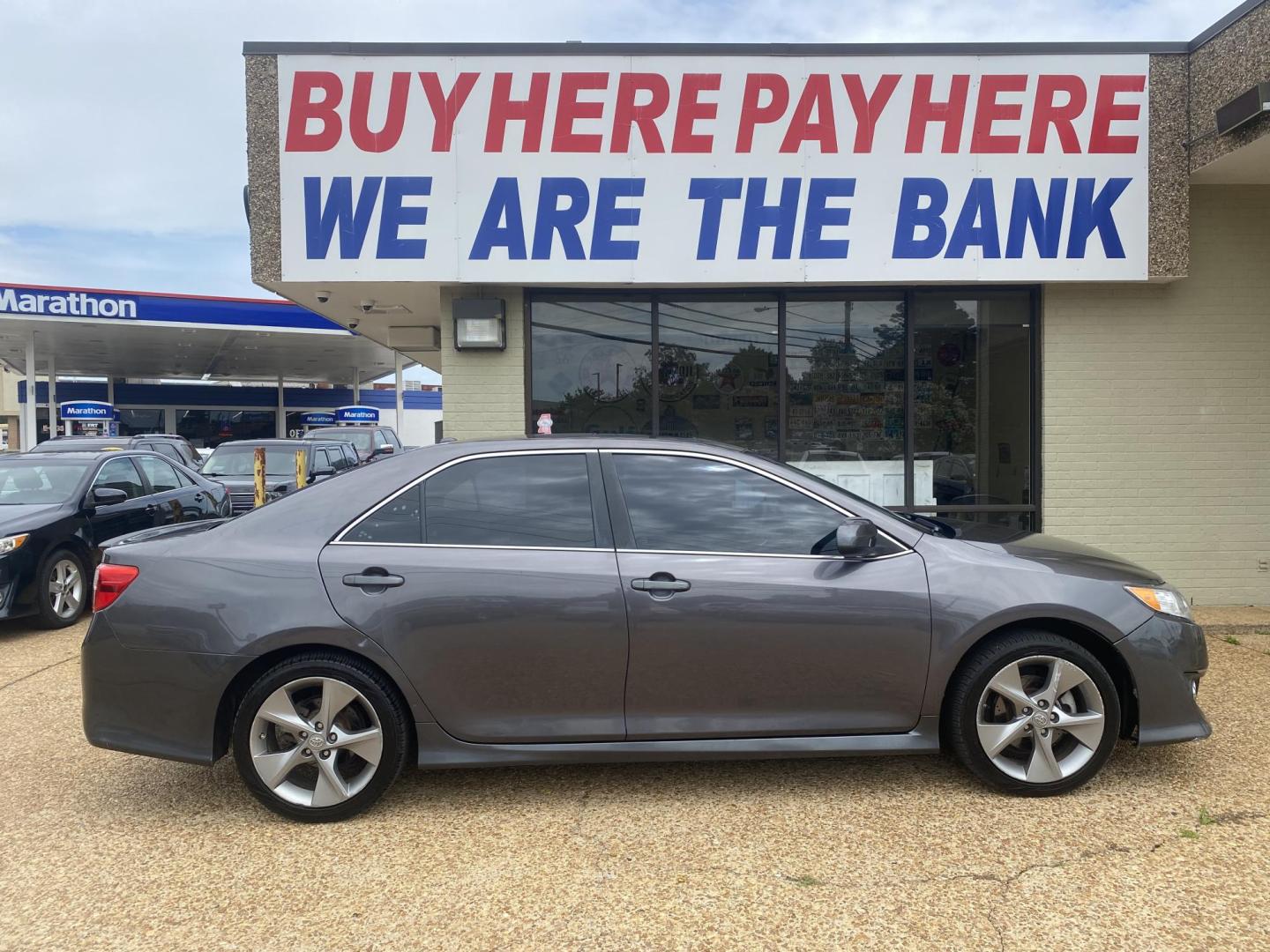 2014 GRAY TOYOTA CAMRY SE (4T1BK1FK4EU) , located at 922 W. Beacon St., Philadelphia, MS, 39350, (601) 650-3675, 32.770447, -89.127151 - Photo#6