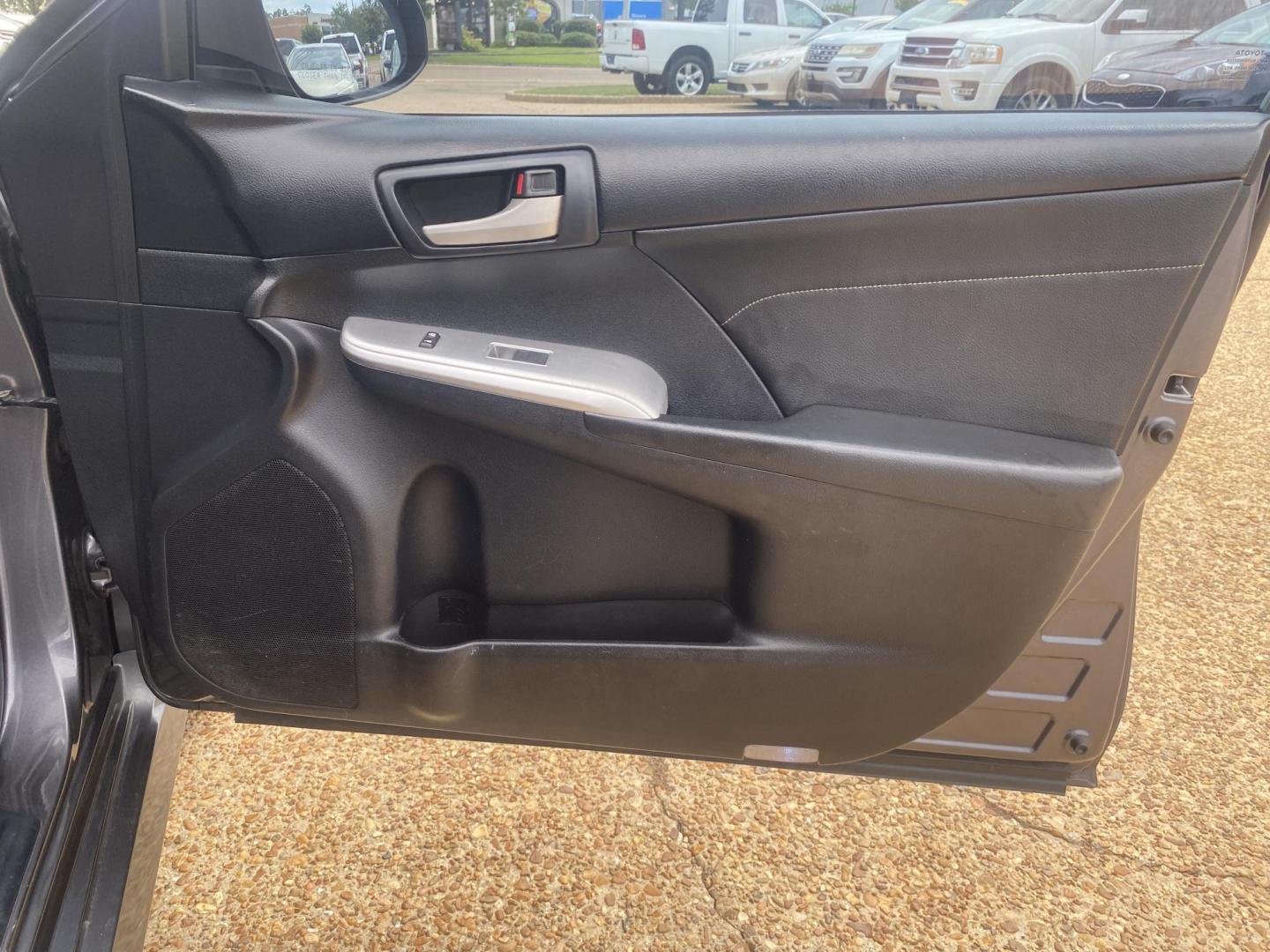 2014 GRAY TOYOTA CAMRY SE (4T1BK1FK4EU) , located at 922 W. Beacon St., Philadelphia, MS, 39350, (601) 650-3675, 32.770447, -89.127151 - Photo#11