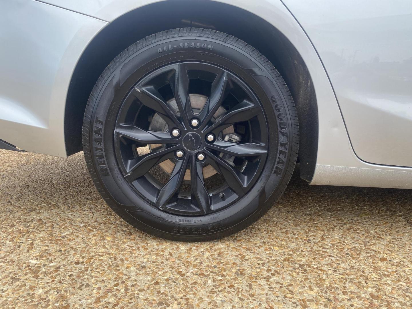2020 SILVER CHEVROLET MALIBU LT (1LT) (1G1ZD5STXLF) , located at 922 W. Beacon St., Philadelphia, MS, 39350, (601) 650-3675, 32.770447, -89.127151 - Photo#7