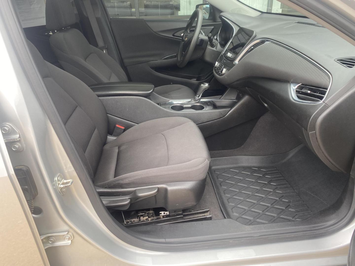 2020 SILVER CHEVROLET MALIBU LT (1LT) (1G1ZD5STXLF) , located at 922 W. Beacon St., Philadelphia, MS, 39350, (601) 650-3675, 32.770447, -89.127151 - Photo#10
