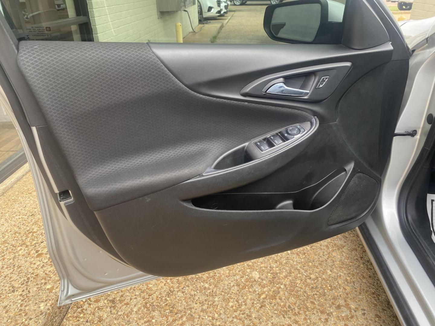 2020 SILVER CHEVROLET MALIBU LT (1LT) (1G1ZD5STXLF) , located at 922 W. Beacon St., Philadelphia, MS, 39350, (601) 650-3675, 32.770447, -89.127151 - Photo#8