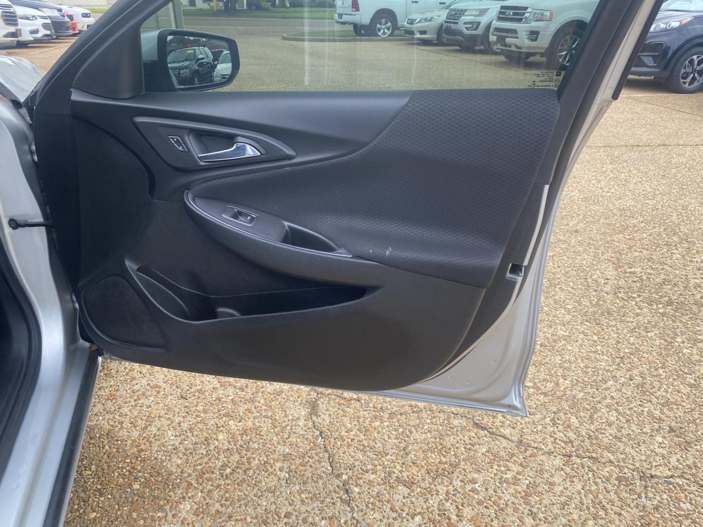 2020 SILVER CHEVROLET MALIBU LT (1LT) (1G1ZD5STXLF) , located at 922 W. Beacon St., Philadelphia, MS, 39350, (601) 650-3675, 32.770447, -89.127151 - Photo#11