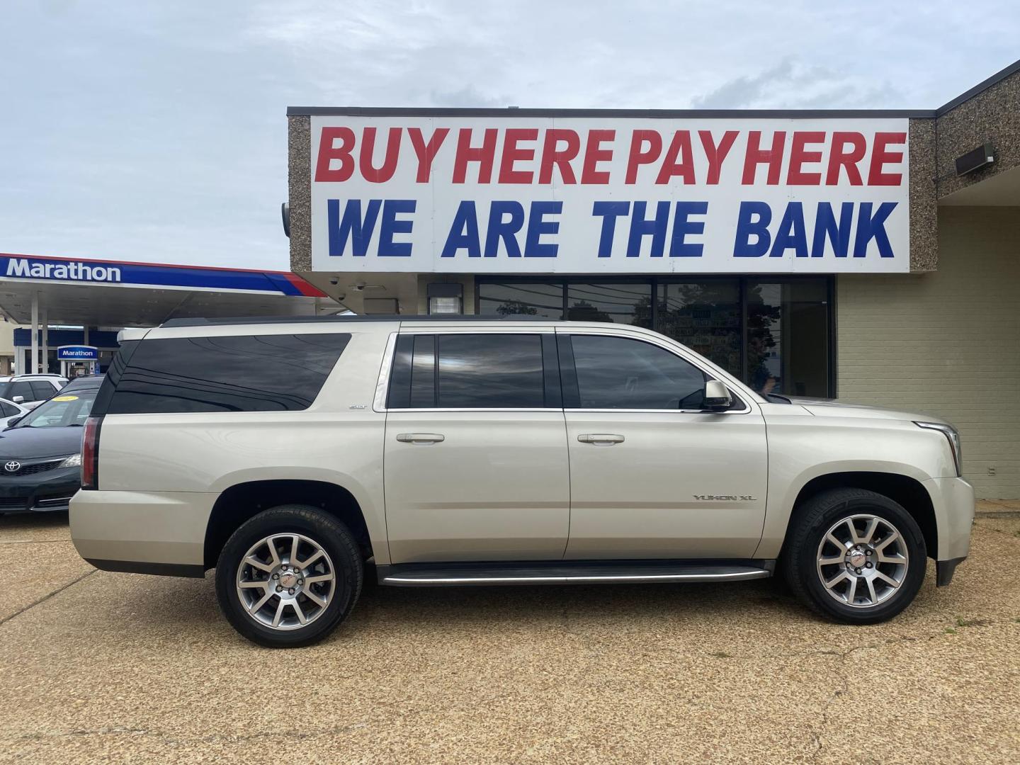 2015 TAN GMC YUKON XL SLT (1GKS1HKC8FR) , located at 922 W. Beacon St., Philadelphia, MS, 39350, (601) 650-3675, 32.770447, -89.127151 - Photo#6