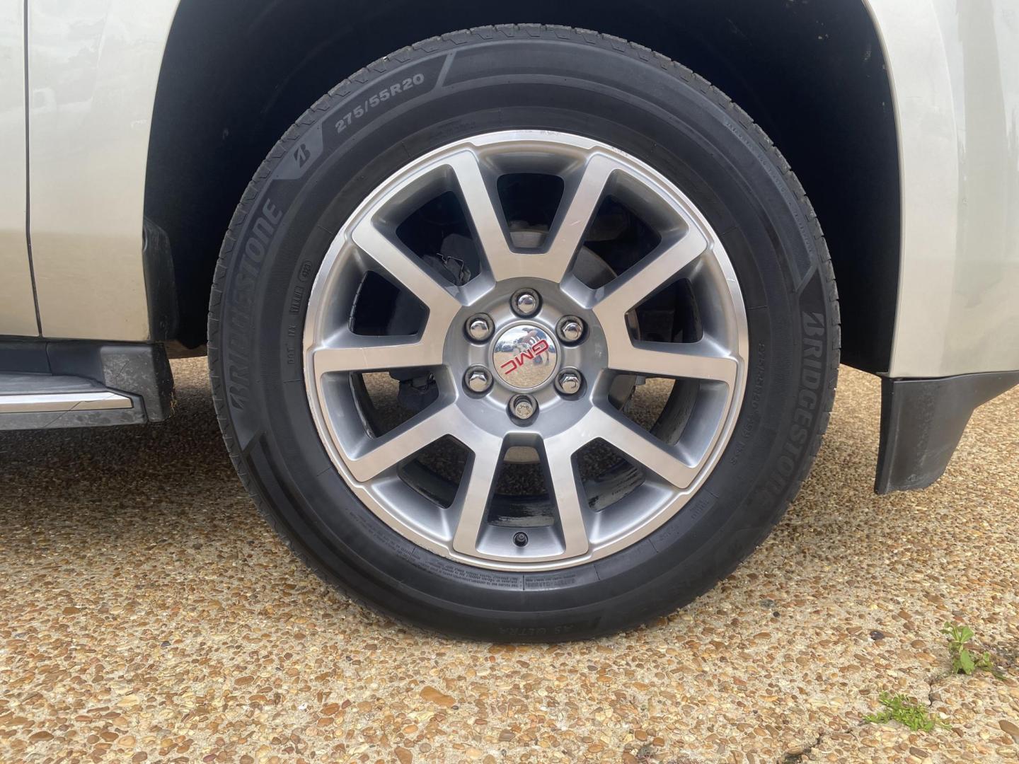 2015 TAN GMC YUKON XL SLT (1GKS1HKC8FR) , located at 922 W. Beacon St., Philadelphia, MS, 39350, (601) 650-3675, 32.770447, -89.127151 - Photo#7