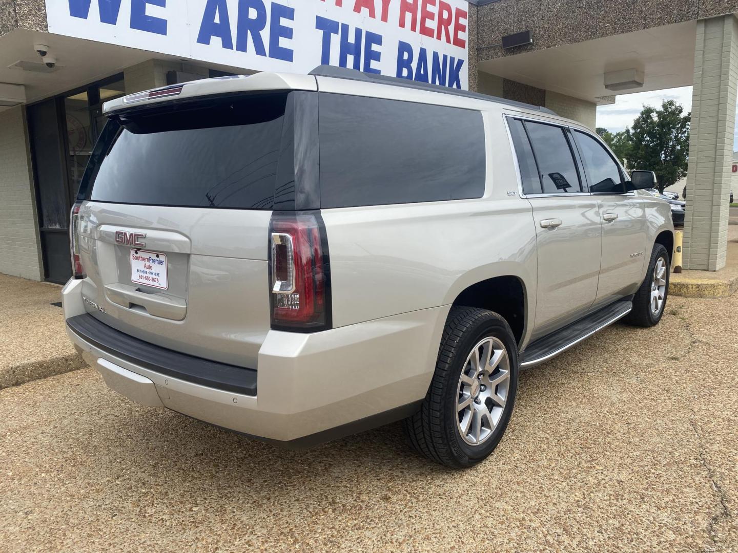 2015 TAN GMC YUKON XL SLT (1GKS1HKC8FR) , located at 922 W. Beacon St., Philadelphia, MS, 39350, (601) 650-3675, 32.770447, -89.127151 - Photo#5