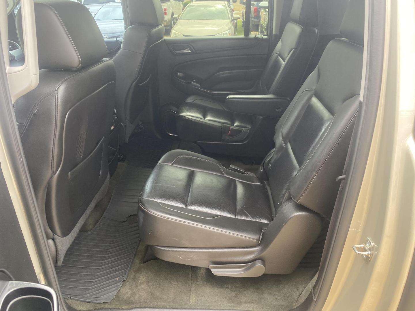 2015 TAN GMC YUKON XL SLT (1GKS1HKC8FR) , located at 922 W. Beacon St., Philadelphia, MS, 39350, (601) 650-3675, 32.770447, -89.127151 - Photo#13