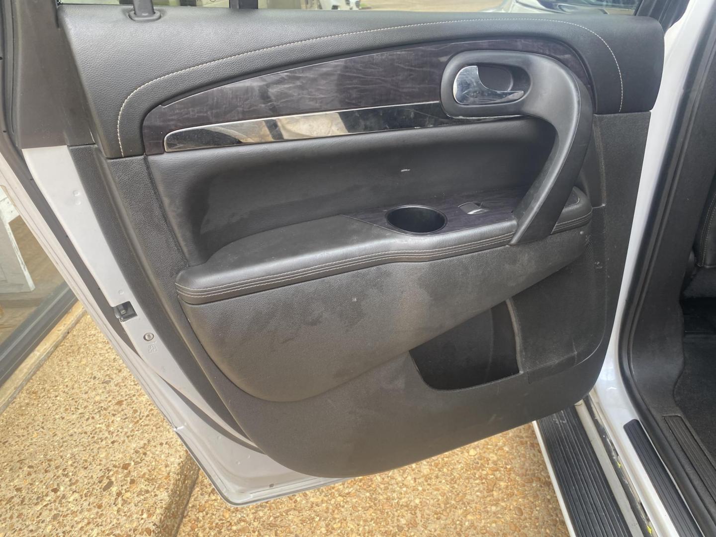 2016 WHITE BUICK ENCLAVE PREMIUM (5GAKVCKDXGJ) , located at 922 W. Beacon St., Philadelphia, MS, 39350, (601) 650-3675, 32.770447, -89.127151 - Photo#12