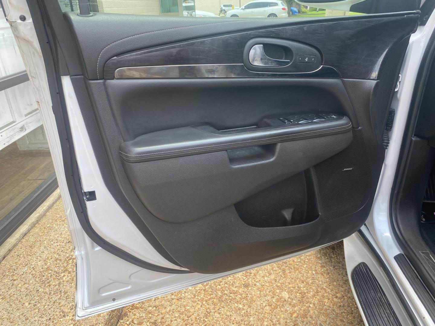 2016 WHITE BUICK ENCLAVE PREMIUM (5GAKVCKDXGJ) , located at 922 W. Beacon St., Philadelphia, MS, 39350, (601) 650-3675, 32.770447, -89.127151 - Photo#8