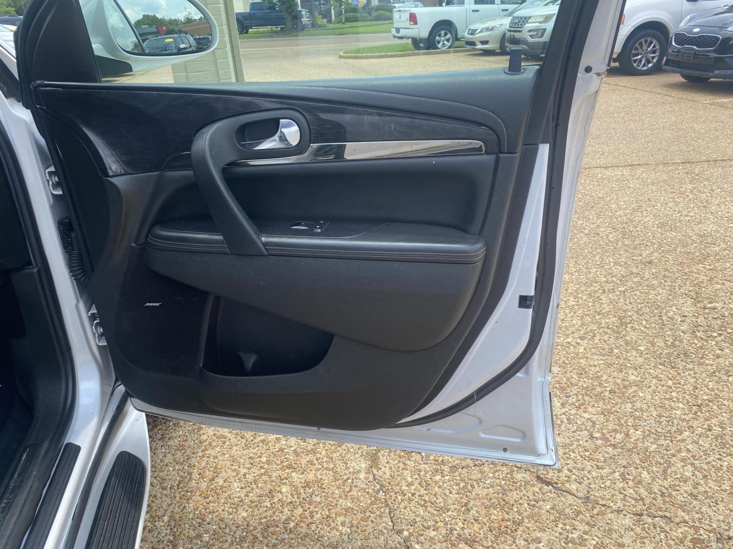 2016 WHITE BUICK ENCLAVE PREMIUM (5GAKVCKDXGJ) , located at 922 W. Beacon St., Philadelphia, MS, 39350, (601) 650-3675, 32.770447, -89.127151 - Photo#11