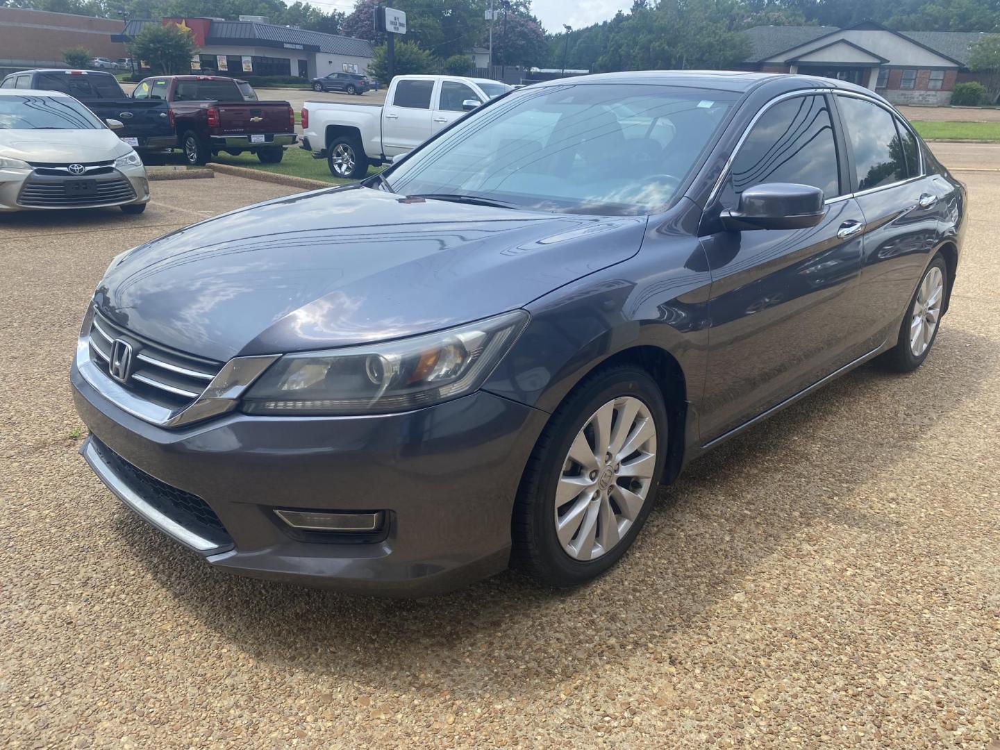 2013 GRAY HONDA ACCORD EX-L (1HGCR2F82DA) , located at 922 W. Beacon St., Philadelphia, MS, 39350, (601) 650-3675, 32.770447, -89.127151 - Photo#2
