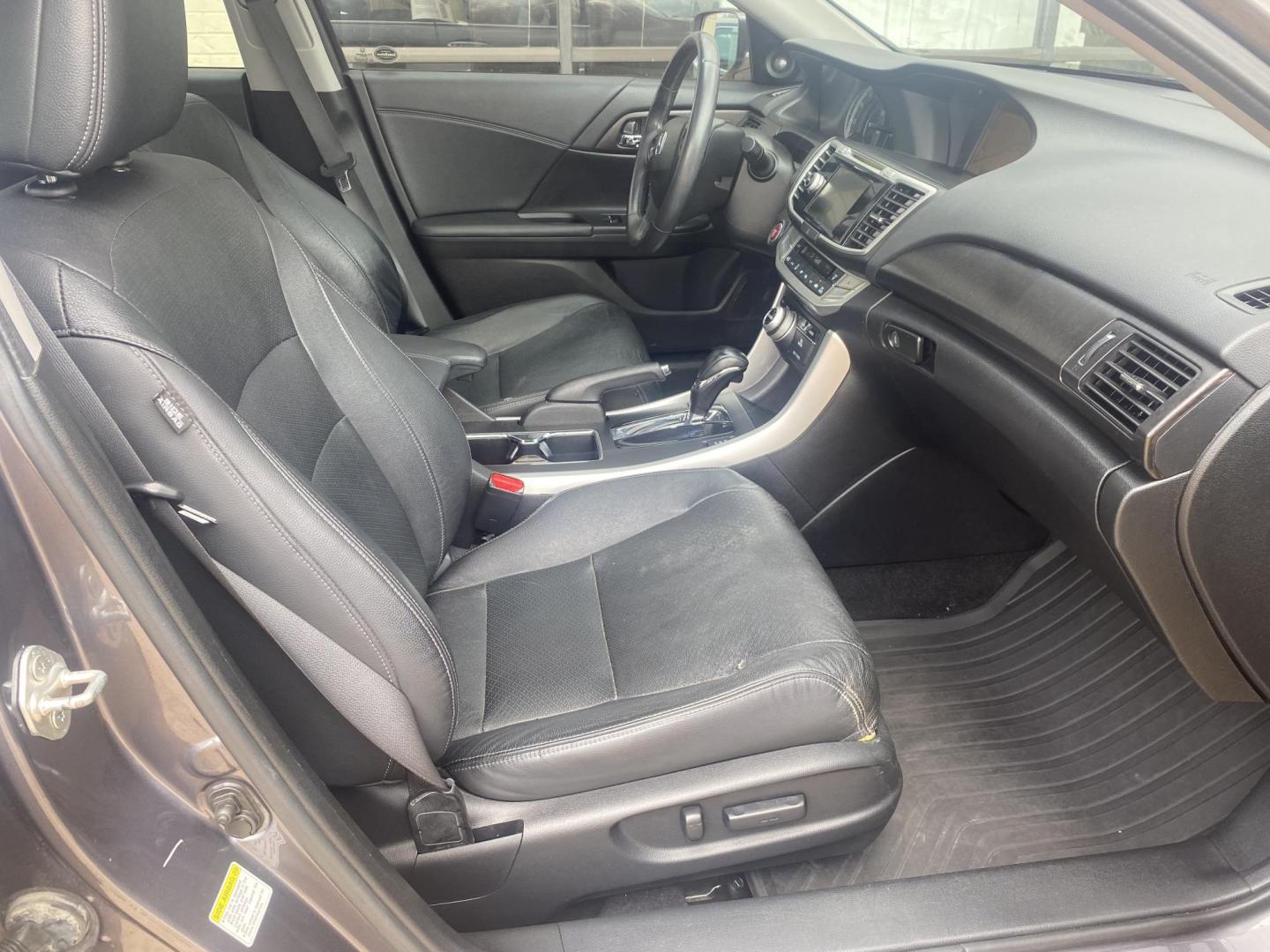 2013 GRAY HONDA ACCORD EX-L (1HGCR2F82DA) , located at 922 W. Beacon St., Philadelphia, MS, 39350, (601) 650-3675, 32.770447, -89.127151 - Photo#10