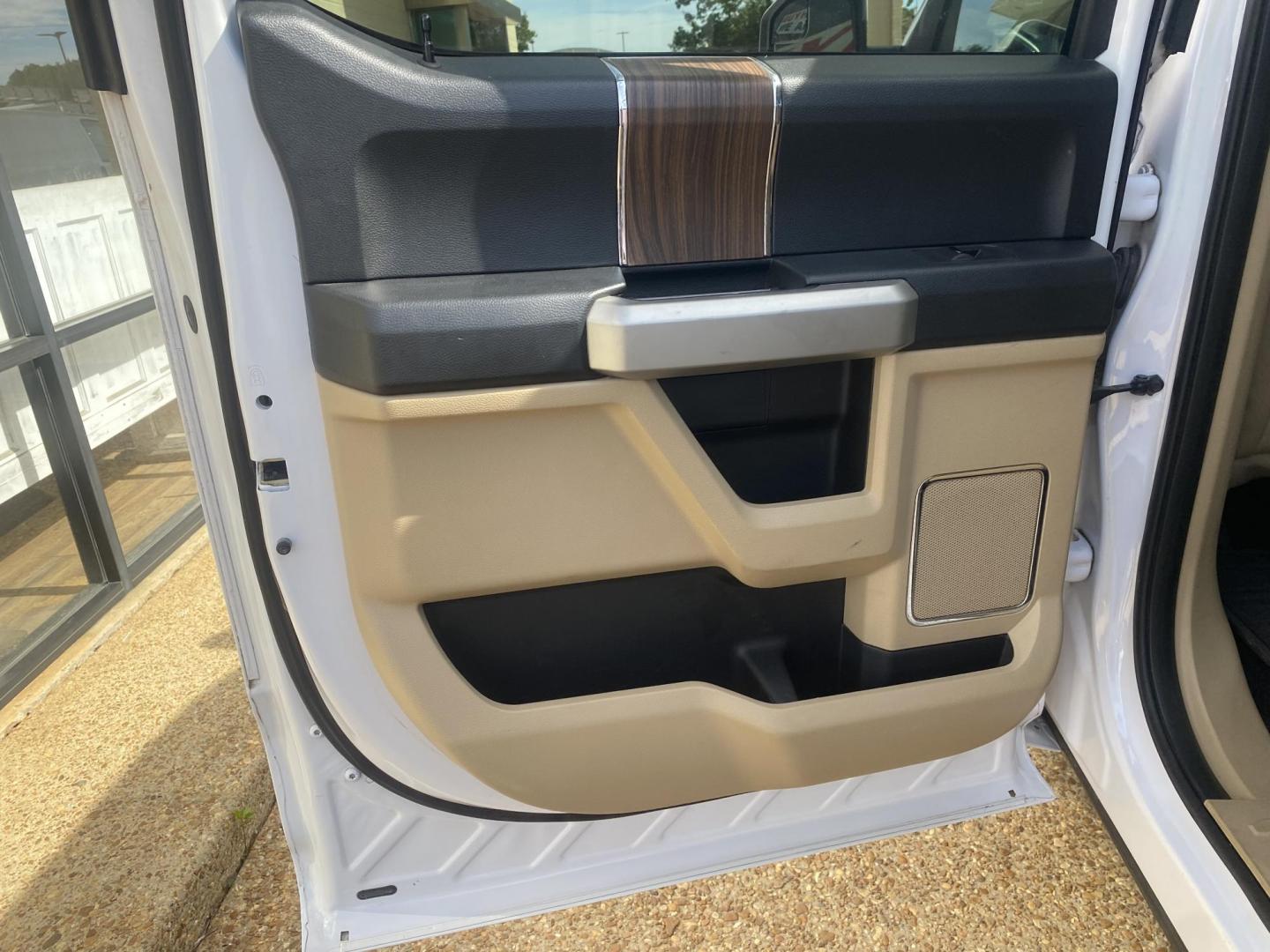 2016 WHITE FORD F-150 LARIAT (1FTEW1EP6GK) , located at 922 W. Beacon St., Philadelphia, MS, 39350, (601) 650-3675, 32.770447, -89.127151 - Photo#12