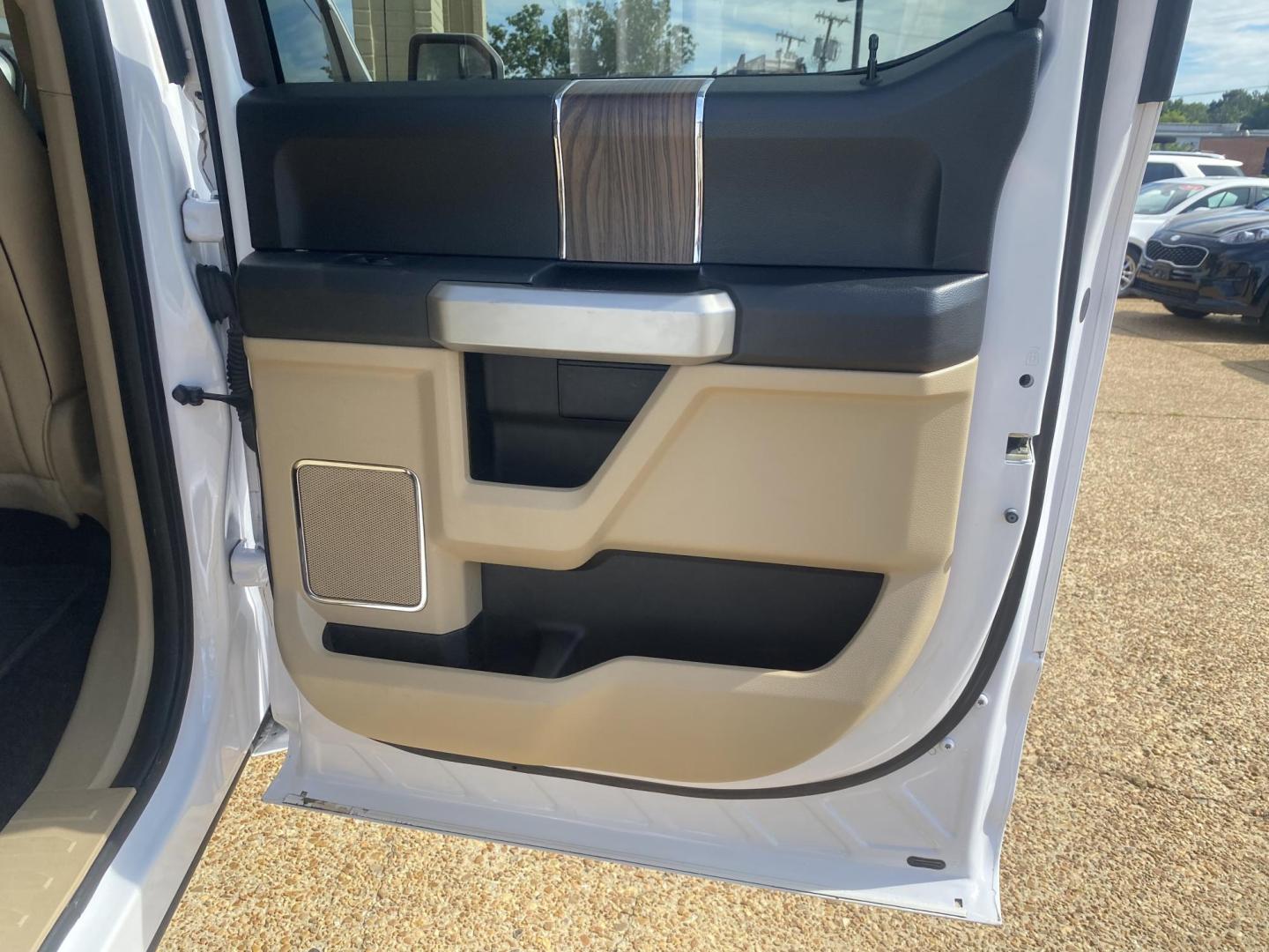 2016 WHITE FORD F-150 LARIAT (1FTEW1EP6GK) , located at 922 W. Beacon St., Philadelphia, MS, 39350, (601) 650-3675, 32.770447, -89.127151 - Photo#15