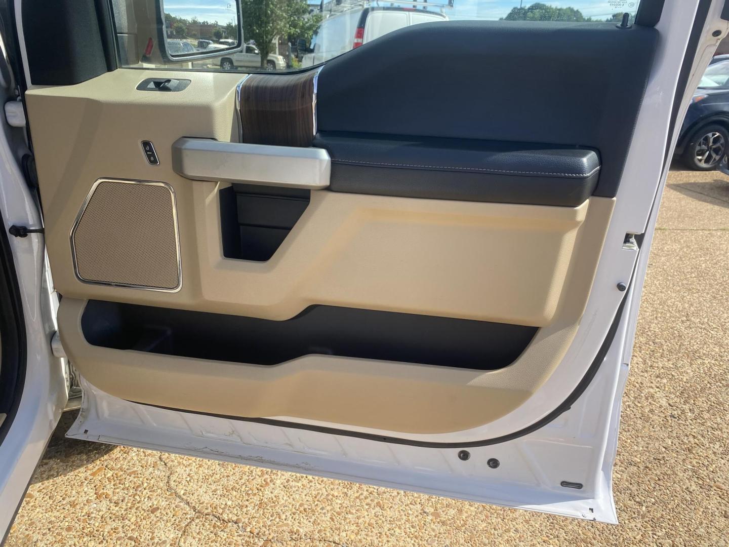2016 WHITE FORD F-150 LARIAT (1FTEW1EP6GK) , located at 922 W. Beacon St., Philadelphia, MS, 39350, (601) 650-3675, 32.770447, -89.127151 - Photo#11